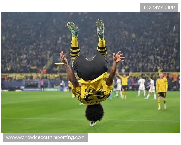 多特蒙德高位逼抢失效与中场失控问题,正对其赛季争冠走势形成关键制约。 多特蒙德高位逼抢失效与中场失控问题,正对其赛季争冠走势形成关键制约。